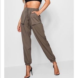 Petite Woven Pocket Cargo Trouser